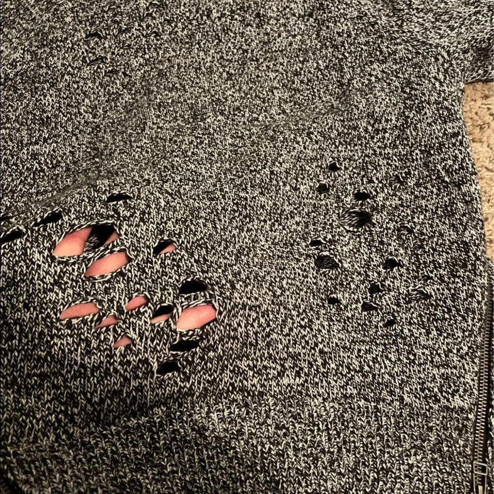 ❌SOLD❌Express Distressed Sweater - Picture 4 of 4